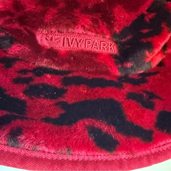NWT adidas Ivy Park Printed Faux Fur Reversible Bucket Hat Cherry Wood M/L - Picture 5 of 7
